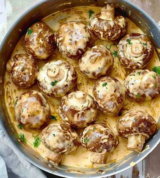 Champignons in leckere Knoblauch Rahmsoße