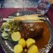 Rindsrouladen mit selbstgemachter Soße, Kartoffeln und frischem Spargel