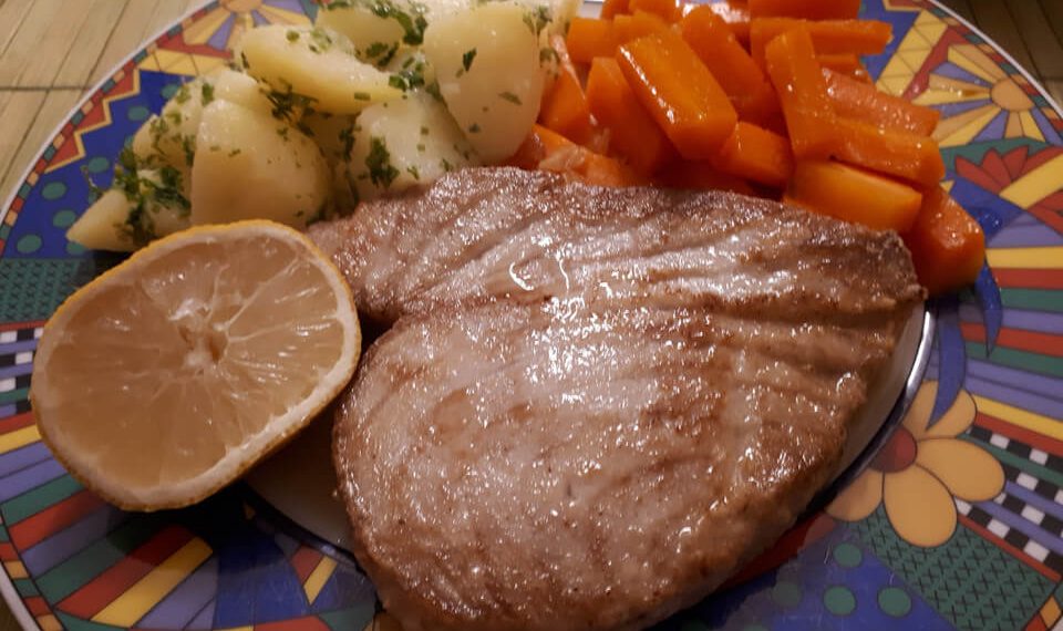 Knoblauchsteak und Kartoffelfolie Pakete