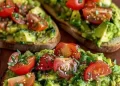 Avocadobrot mit Tomaten