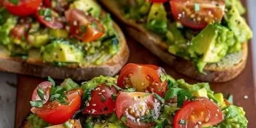 Avocadobrot mit Tomaten