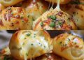 Knoblauch Brötchen gefüllt mit Mozzarella Käse