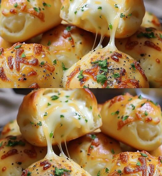 Knoblauch Brötchen gefüllt mit Mozzarella Käse