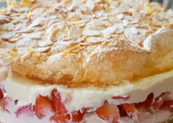  Schneemousse-Erdbeertorte
