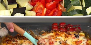 Gebackener Gemüseauflauf mit Auberginen, Paprika, Zucchini und Käse