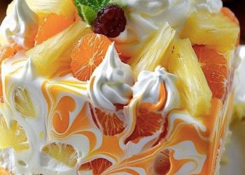 Fantakuchen mit Mandarinen und Ananas