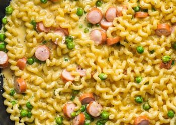 15 Minuten Schmelzkäse Pasta mit Würstchen