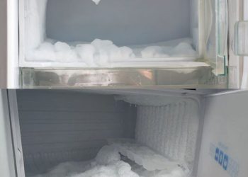 Trick zum Abtauen eines Gefrierschranks: Das Eis verschwindet, ohne den Netzstecker zu ziehen