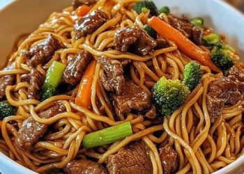 Chinesisch gebratene Nudeln mit Rindfleisch