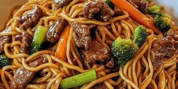 Chinesisch gebratene Nudeln mit Rindfleisch