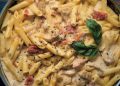 Cremige Hähnchen-Mozzarella-Pasta