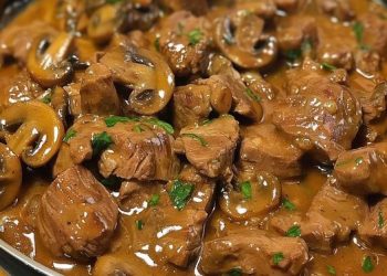 schmelzende Rindfleischspitzen mit Pilzsoße