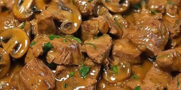 schmelzende Rindfleischspitzen mit Pilzsoße