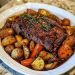 WÜRDEST DU DIESEN SCHMORBRATEN MIT KAROTTEN UND KARTOFFELN ESSEN? 