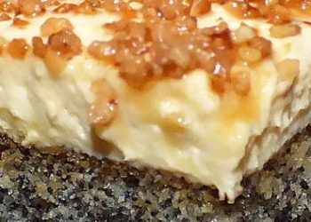 Schneller Mohnkuchen ohne Boden mit Paradiescreme