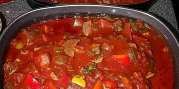 24 Stunden Schichtgulasch, das Fleisch zergeht förmlich auf der Zunge