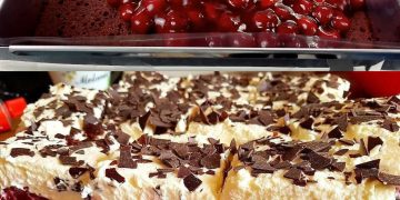 Schwarzwälder Kirschtorte vom Blech, schmeckt unfassbar lecker!