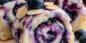  Blaubeer-Käsekuchen-Rollen 