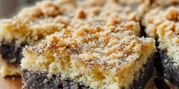 Saftiger Mohnkuchen mit Streusel vom Blech 