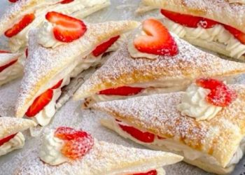 Erdbeerkissen aus Blätterteig, schnell gebacken 