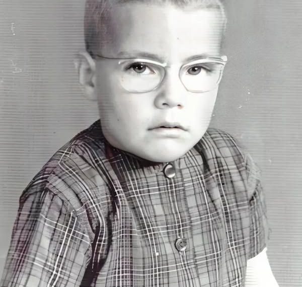 Ratet mal, wer dieser Junge ist, der zu einem der berühmtesten Schauspieler der Welt geworden ist