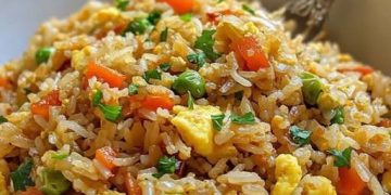 Gebratener Reis mit Ei und Gemuse