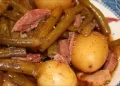 Langsam gegarte grüne Bohnen, Schinken und Kartoffeln