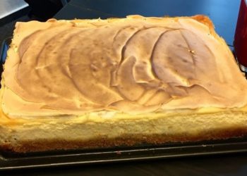 Quarkkuchen vom Blech mit Vanillepudding