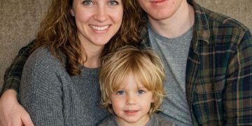 Meine Schwiegermutter tuschelte immer, mein Sohn sähe meinem Mann nicht ähnlich, also machte ich schließlich einen DNA-Test. Die Ergebnisse kamen, und das Geheimnis, das sie enthüllten, ruinierte das ganze Familienessen.