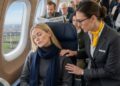 SIE SCHLIEF IN 8A — ALS DER KAPITÄN FRAGTE, OB KAMPFPILOTEN AN BORD SEIEN