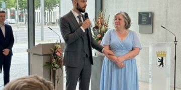Was der Bräutigam in der letzten Bank sah und wie eine Lüge eine Hochzeit zerstörte