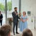 Was der Bräutigam in der letzten Bank sah und wie eine Lüge eine Hochzeit zerstörte