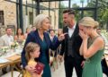 Schatten der Vergangenheit: Was passierte, als ein kleines Mädchen auf einer Hochzeit das Gesicht von ihrem Babyfoto wiedersah