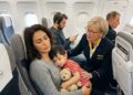 Der unvergessliche Nachtflug von Sitz 8A: Wie eine ehemalige Kampfpilotinnen-Mutter über dem Atlantik das Schicksal von dreihundert Passagieren veränderte