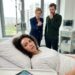 „Du hast es verdient“: Mein Mann ließ mich nach dem Angriff seiner Mutter im Krankenhaus zurück – doch als sie nach Hause kamen, war die Wohnung leer und mein Anwalt wartete schon