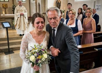 Meine Mutter nannte mich an meinem Hochzeitstag ihren größten Fehler – doch als mein 81-jähriger Opa acht Worte sagte, verstummte die ganze Kirche.