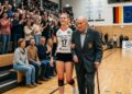 Mein Mann sagte, er sei nicht ihr richtiger Vater – doch was mein 79-jähriger Vater beim Abschlussabend tat, rührte alle zu Tränen