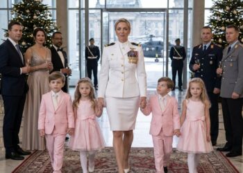 Acht Jahre lang verleugnete mein Ex-Mann unsere vier Kinder – doch als ich mit ihnen im Militärhubschrauber zu seiner Weihnachtsfeier kam, brach seine Welt zusammen