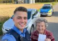 Ein junger Polizist ließ meine 71-jährige Mutter 40 Minuten in der sengenden Hitze stehen – doch als er ihren Namen über Funk durchsagte, verstummte plötzlich die gesamte Leitstelle.